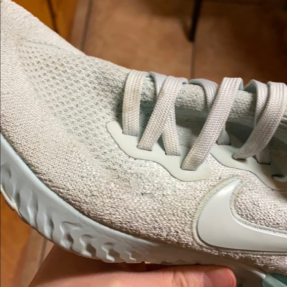 Women's Nike Epic React Flyknit running shoes - Picture 7 of 9